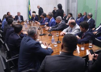 Na foto de Marina Ramos/Câmara dos Deputados, prefeitos da 
FNP em reunião  com o presidente da Câmara, deputado Arthur Lira - PP