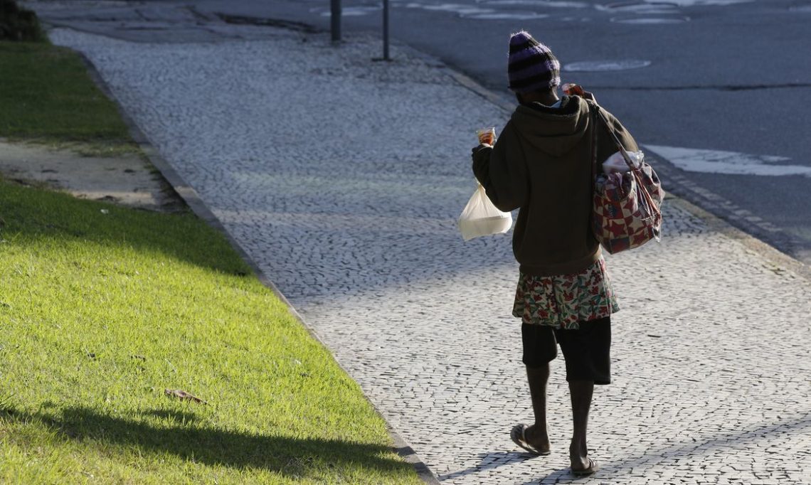 Rio de Janeiro - População vulnerável em situação de rua durante período de frio intenso no centro da cidade.  (Fernando Frazão/Agência Brasil)