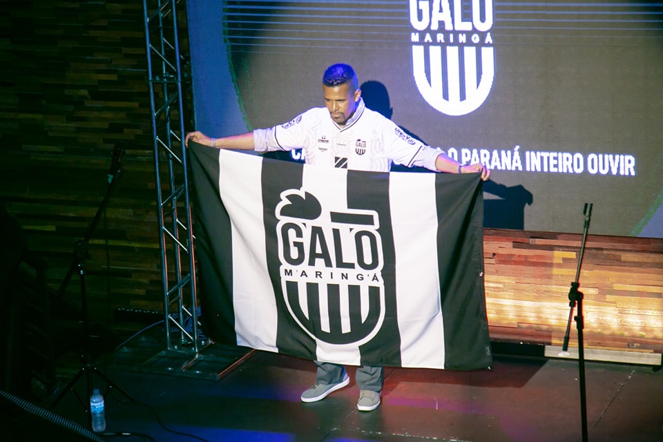 Na foto, o CEO do Aruko - ex-jogador Alex Santos, durante a apresentação do novo nome e marca do clube - facebook Galo Maringá