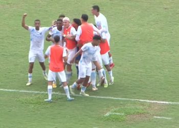 Jogadores do Londrina comemoram gol de Brandão. 
foto - reprodução FPF youtube