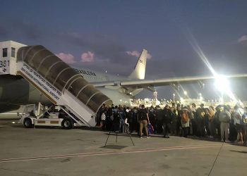 Tel Aviv, Israel, 10.10.2023 - A primeira aeronave KC-30 (Airbus A330 200), da Força Aérea Brasileira (FAB), decolou de Tel Aviv, Israel, às 14h12 (horário de Brasília). A bordo, os 211 primeiros brasileiros resgatados após os conflitos recentes. Foto: Força Aérea Brasileira