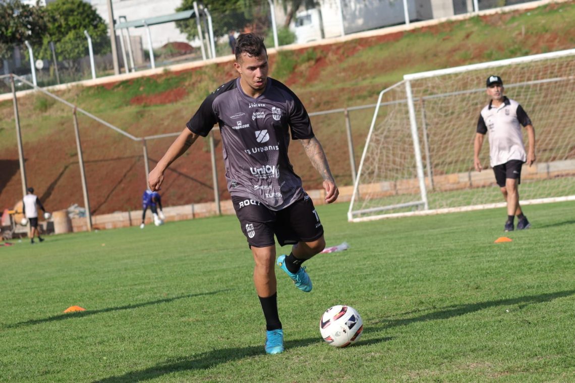 Atacante Marcelinho. Foto: João Victor Bulhak / Galo Maringá