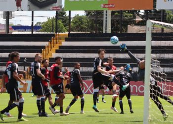 foto - Na foto de Tiago Valenciano, o gol de Bonet cobrando falta para o Galo Maringá