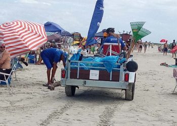 Mais de 100 toneladas de lixo foram retiradas das praias em pouco mais de 15 dias. foto - SANEPAR