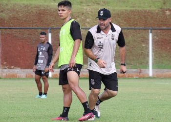 "Vamos com força total para essa final antecipada", disse Emerson Cris sobre partida contra o PSTC no campeonato à parte que junto com o São Joseense, lutam para não cair. FOTO - JOÃO BULHAK - Galo Maringá