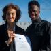 UNESCO A diretora-geral da Unesco, Audrey Azoulay, e o jogador de futebol brasileiro Vinícius Junior, recém-nomeado Embaixador da Boa Vontade para a Educação para Todos, durante uma cerimônia no centro de treinamento do Real Madrid.