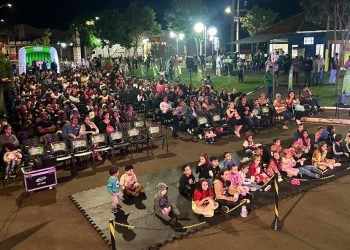 Cerca de 400 pessoas assitiram às duas sessões de filmes em Fênix na noite desta terça-feira, 21. FOTO - ANDRÉ PEREIRA - CASA DO VERBO