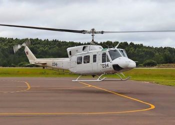 Helicóptero da Força Aérea do Uruguai empresado ao Brasil para ajudar nas operações de socorro no Rio Grande do Sul - Foto: FAU/Divulgação