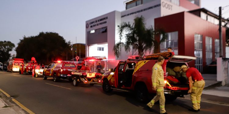 Curitiba, 01 de maio de 2024 - O Governo do Paraná, por meio do Corpo de Bombeiros, envia ajuda de bombeiros e equipamentos para o Rio Grande do Sul.