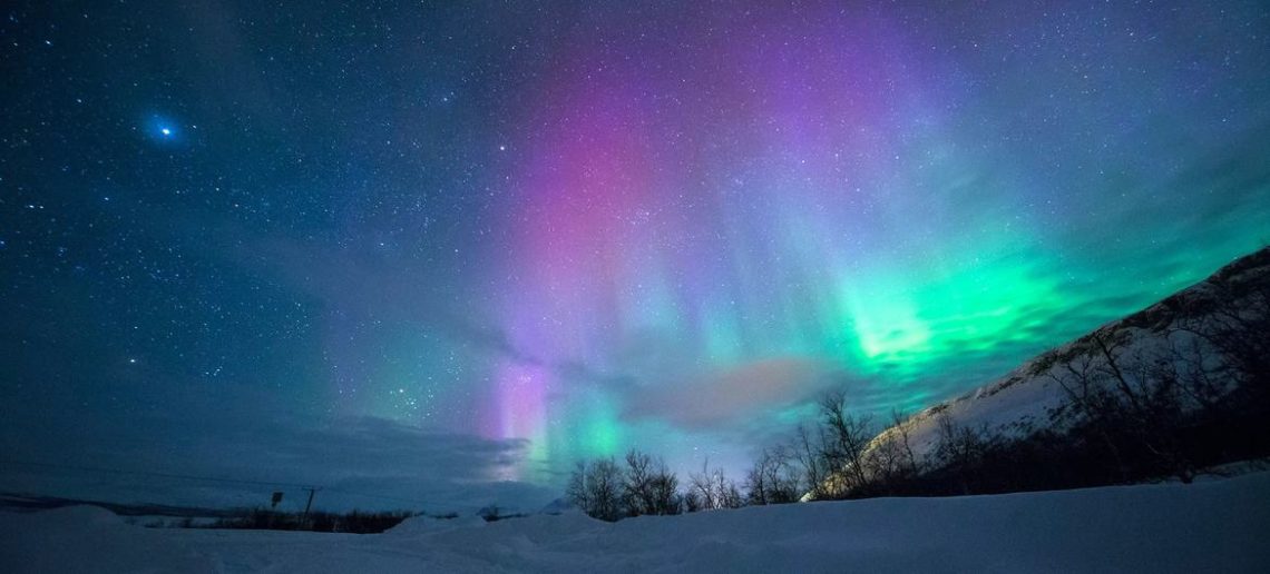 Unsplash/Lightscape A aurora boreal ilumina o céu em Tromso, na Noruega