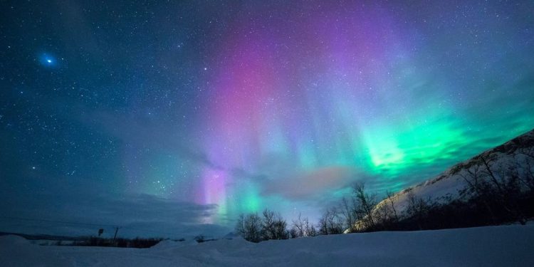 Unsplash/Lightscape A aurora boreal ilumina o céu em Tromso, na Noruega