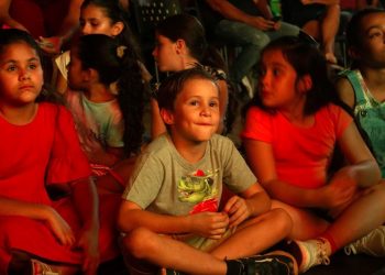 Mais de 800 pessoas na passagem do CINEMA DA PRAÇA por Cafezal do Sul nesta segunda-feira, 25, dia do padroeiro da cidade. FOTO - ANDRÉ PEREIRA