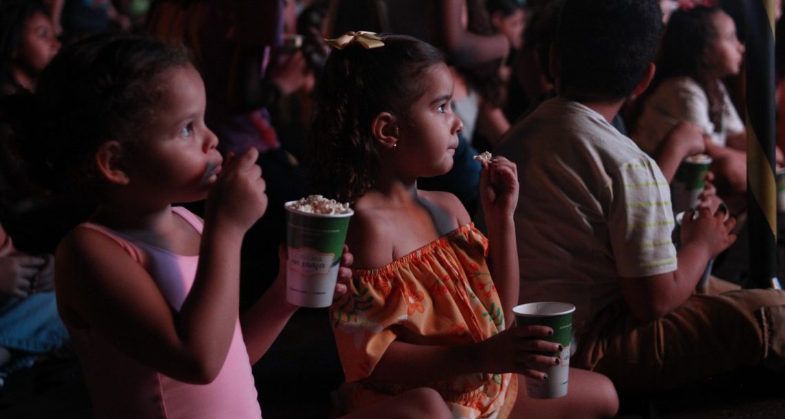 CINEMA NA PRAÇA TEVE MAIS DE 1200 ESPECTADORES NAS DUAS SESSÕES DE FILMES. foto - ANDRÉ  PEREIRA