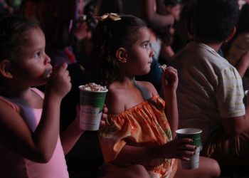 CINEMA NA PRAÇA TEVE MAIS DE 1200 ESPECTADORES NAS DUAS SESSÕES DE FILMES. foto - ANDRÉ  PEREIRA