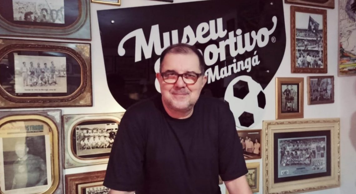 Na foto, o jornalista Antõnio Roberto De Paula - criador do Museu Esportivo de Maringá