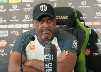 "Temos que respeitar o adversário e jogar sério para vencermos. Deixo a empolgação para o torcedor", disse Jorge Castilho durante a entrevista coletíva do pré-jogo. foto - reprodução MFC TV