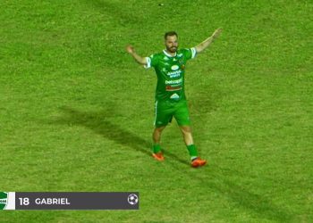 Gabriel marcou o nono gol do Arapongas na vitória por 9 a 0 sobre o Cambé