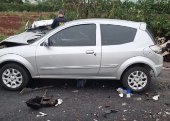 Condutora do Ford Ka que dirigia a Apucarana não se feriu - foto PRF