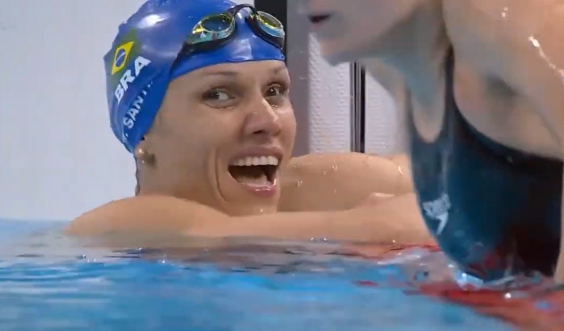 Nadadora Carol Santiago  conquista a medalha de ouro nos 100m costas S12. foto - youtube Comitê Paralímpico Brasileiro