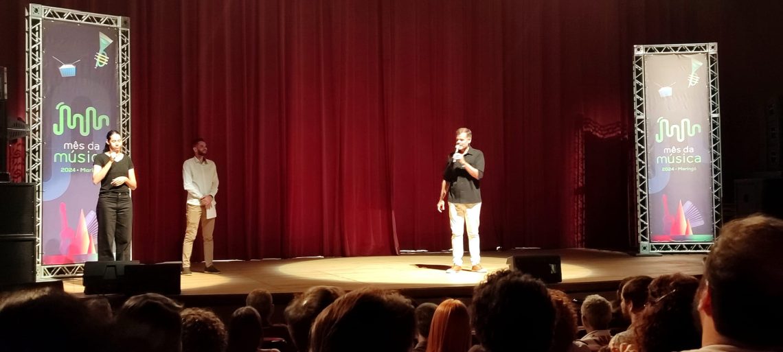 SECRETÁRIO DE CULTURA - PAULINHO SCHOFFEN CONVERSA COM O PÚBLICO NA ABERTURA DO SHOW  DE ENCERRAMENTO DO MÊS DA MÚSICA