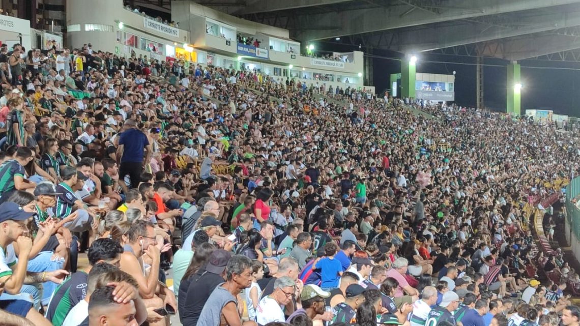 Dogão joga a partida da ida das semifinais neste domingo em Anápolis; volta acontece dia 15 no WD a partir das 18h30. Previsão de tempo quente, de lotação completa e cheiro de título de campeão brasileiro. foto - OFATOMARINGA.COM