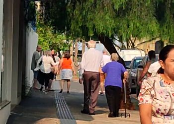 Maringaenses chegaram cedo aos locais de votação neste 6 de outubro. foto - OFATOMARINGA.COM