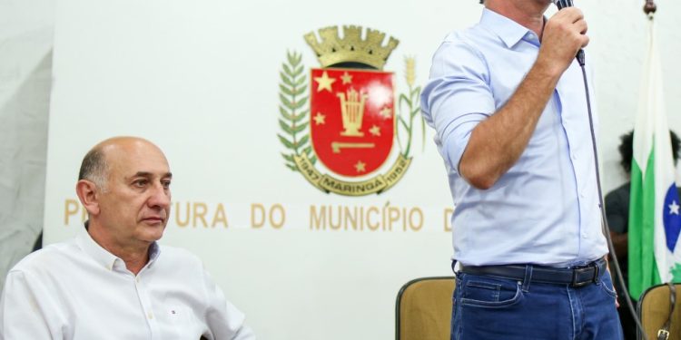 Na foto de Fábio Reina (ASC/PMM) da esquerda para a direita o prefeito em exercício Edson Scabora e o prefeito licenciado Ulisses Maia