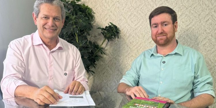 Na foto, o prefeito eleito Silvio Barros e o geógrafo José Roberto Francisco Behrend, escolhido para comandar o Instituto Ambiental de Maringá - ASC