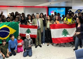 Mulheres, crianças, idosos e suas famílias tiveram prioridade na primeira escala da Operação Raízes do Cedro, que deixou o Líbano neste sábado. Foto: Embaixada do Brasil no Líbano / Divulgação