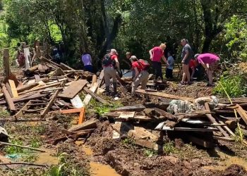 Corpo de Bombeiros encontra menina desaparecida em General Carneiro
Foto: Defesa Civil do Paraná