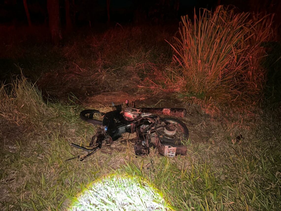 PAI E FILHO MORREM EM ACIDENTE ENTRE CAMPO MOURÃO E FAROL - foto - PRF/PR