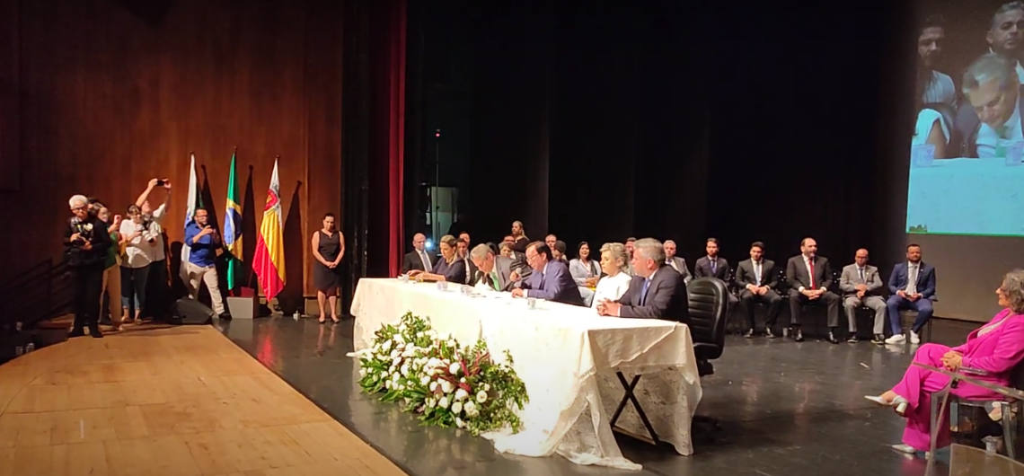 Eleições das Comissões aconteceu no teatro Calil Haddad no dia da posse dos vereadores. foto - OFATOMARINGA.COM