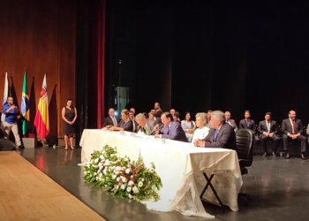 Eleições das Comissões aconteceu no teatro Calil Haddad no dia da posse dos vereadores. foto - OFATOMARINGA.COM