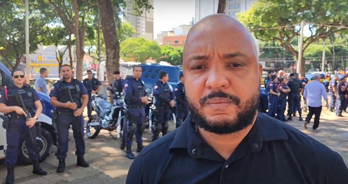 "Praça é da população e não da marginalidade", diz secretário de Segurança Luiz Alves que deixou o cargo de delegado da Polícia Civil e uma cadeira na Câmara para assumir o cargo. "Deixei de ser pedra para ser vidraça". foto - OFATOMARINGA.COM