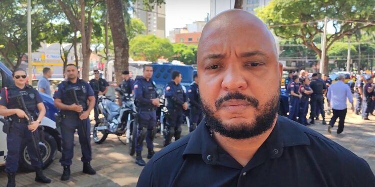 "Praça é da população e não da marginalidade", diz secretário de Segurança Luiz Alves que deixou o cargo de delegado da Polícia Civil e uma cadeira na Câmara para assumir o cargo. "Deixei de ser pedra para ser vidraça". foto - OFATOMARINGA.COM