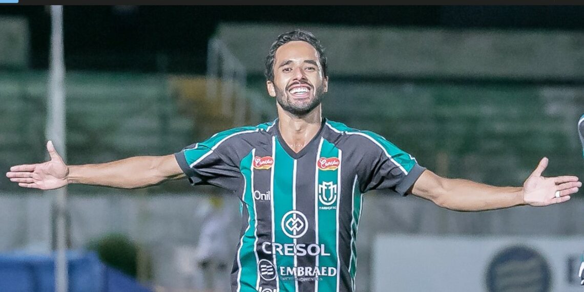 Robertinho é opção para o ataque e esperança de gols para o Maringá contra o Athletico neste domingo no WD. Foto - Fernando Teramatsu - MFC