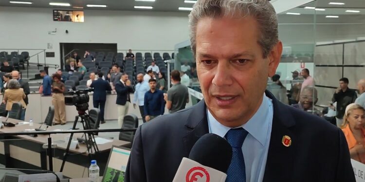 "Relacionamento com o Legislativo tem que ocorrer de forma harmônica e produtiva", disse o prefeito Silvio Barros (PP) em seu discurso durante a sessão de abertura do ano Legislativo. FOTO - OFATOMARINGA.COM