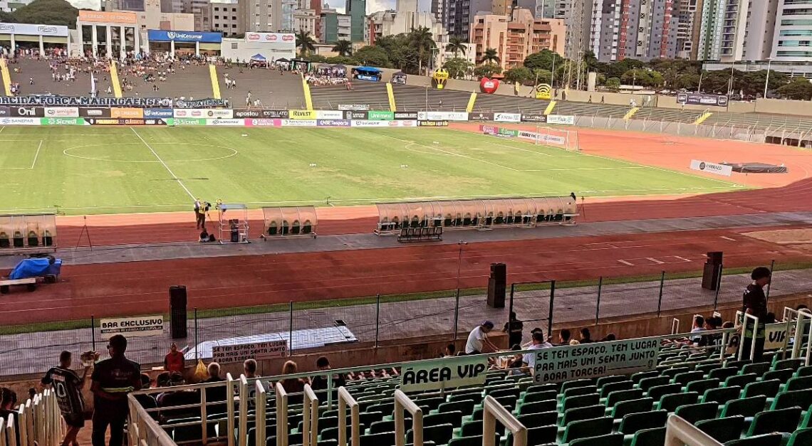 Na foto de Ligiane Ciola, o péssimo estado do gramado do WD no domingo passado (16)