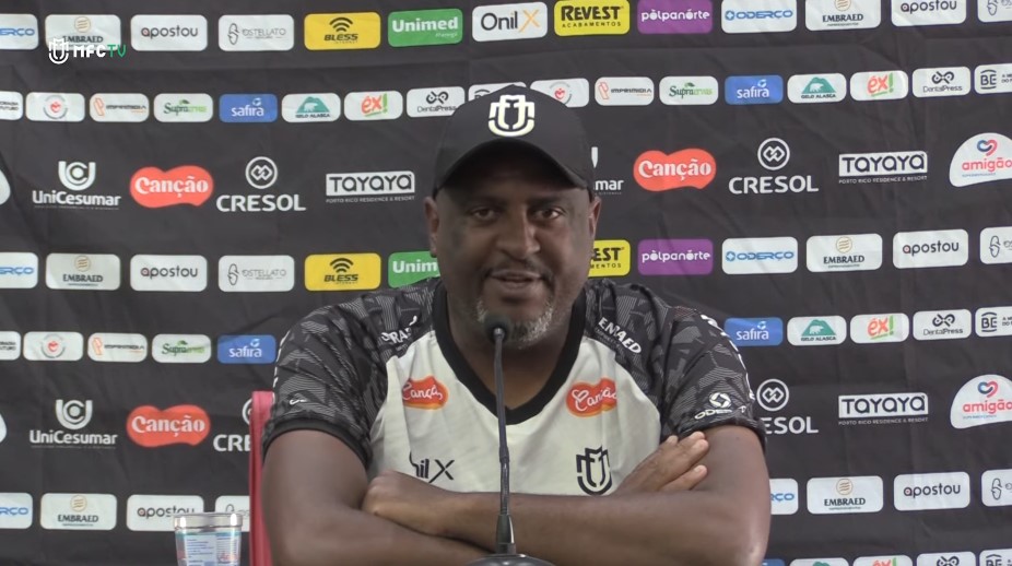 Jorge Castilho durante a entrevista coletiva na manhã deste sábado (24)